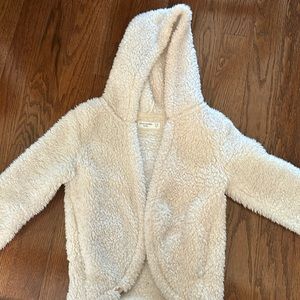 Girls Abercrombie ivory shepherd jacket size 7/8.. good condition
